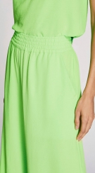 Calça Morena Rosa pantalona detalhe bolso verde