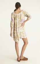 VESTIDO CURTO ESTAMPA AURA